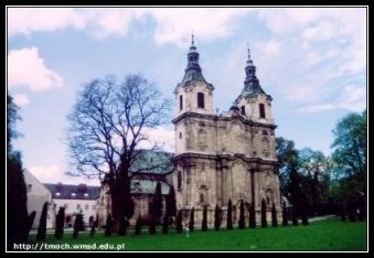 Klasztor oo. Cysters�w w J�drzejowie (gdzie mieli�my Msz� �wi�t� i gdzie byli�my prze grobie b�. Wincentego Kad�ubka bp.) [fot. tm]